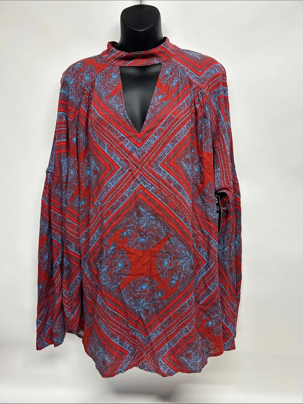 Free People Red and Blue Paisley Keyhole Tunic size medium walking on a dream
